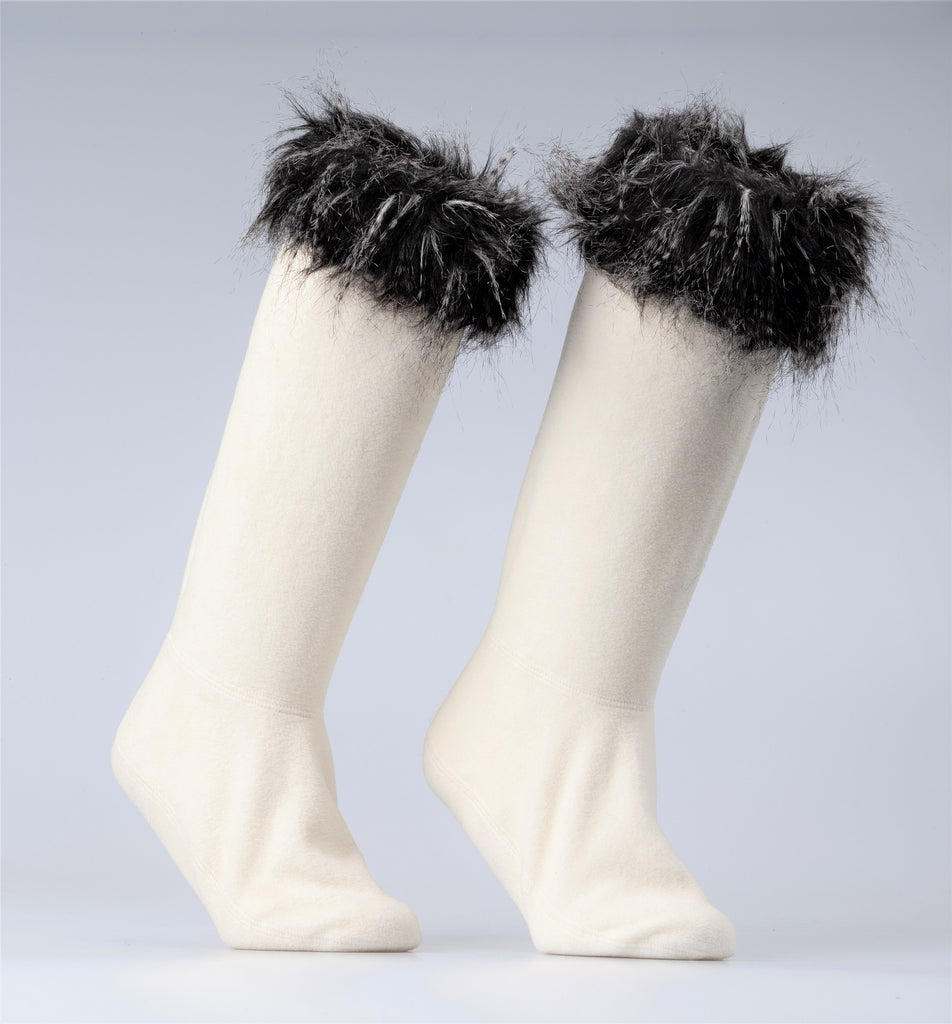 Suitable for all Talolo boot styles, these super soft black and white feather top boot liner socks will add a touch of glam to your boots and keep your feet feeling super snug.