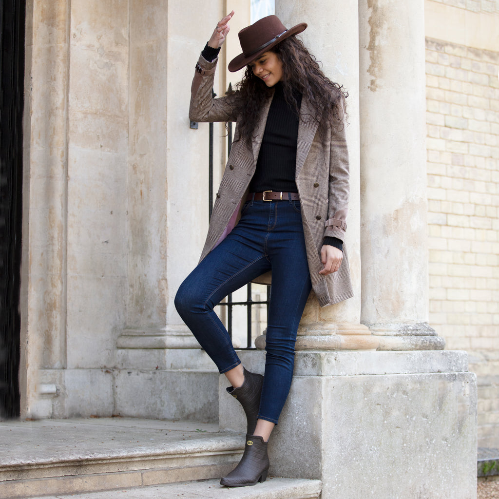 Super smart and classic, these Talolo Women's Boho mock crocodile textured brown matt pointed cowboy welly ankle boots have a 3cm heel and will compliment virtually any outfit. Lined for comfort.