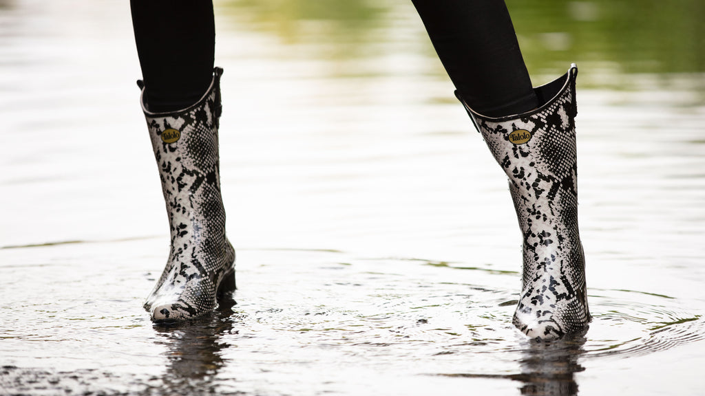 Chic and stylish, these Talolo Women's Bandy snake patterned black and white cowboy welly boots have a 3cm heel and will reach the middle of the calf. Cut close to the leg for a hot flattering look.  Lined for comfort.