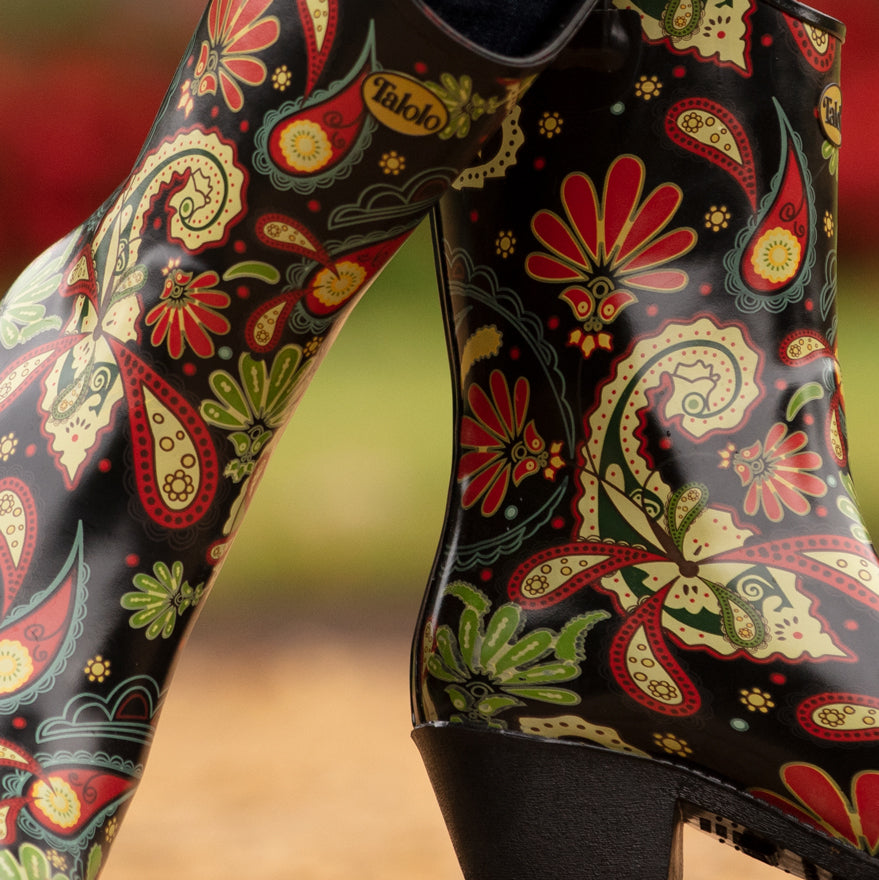 Totally bohemian with bright reds, greens and yellows, these Talolo Women's Paisley pointed cowboy welly boots have a 3cm heel and cut close to the leg for a flattering look. Will compliment virtually any outfit with this true vintage design. Lined for comfort