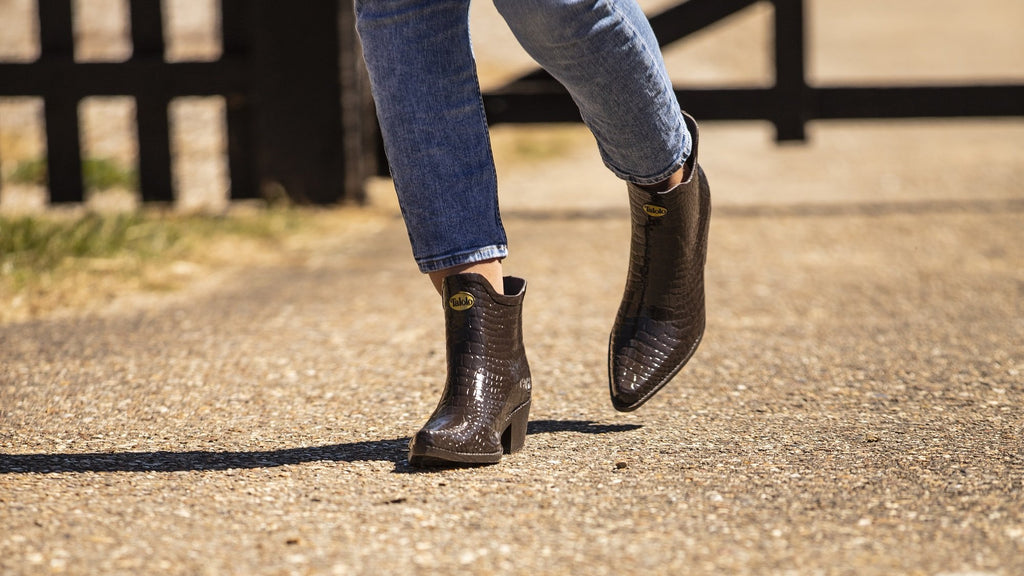 Super smart and classic, these Talolo Women's Boho mock crocodile textured brown patent pointed cowboy welly ankle boots have a 3cm heel and will compliment virtually any outfit. Lined for comfort.