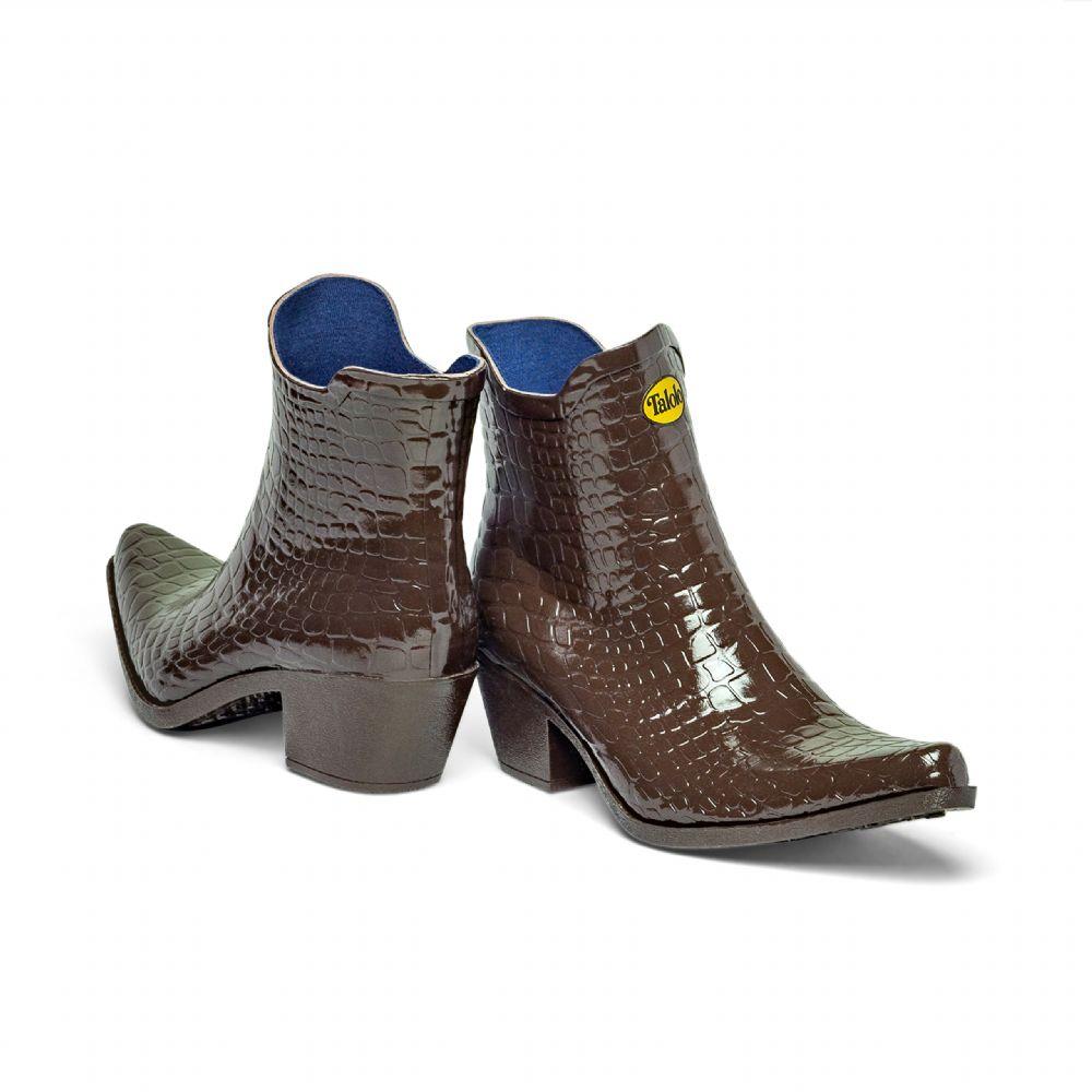 Super smart and classic, these Talolo Women's Boho mock crocodile textured brown patent pointed cowboy welly ankle boots have a 3cm heel and will compliment virtually any outfit. Lined for comfort.