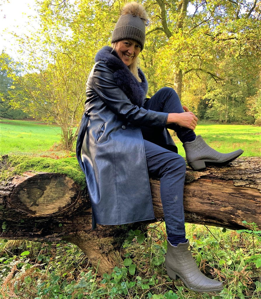 Super smart and classic, these Talolo Women's Boho mock crocodile textured brown matt pointed cowboy welly ankle boots have a 3cm heel and will compliment virtually any outfit. Lined for comfort.