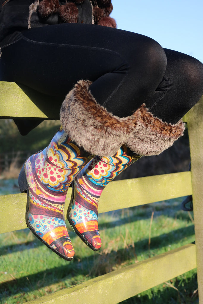 Suitable for all Talolo boot styles, these super soft off-white fleece socks will add a touch of glam to your boots and keep your feet feeling super snug.