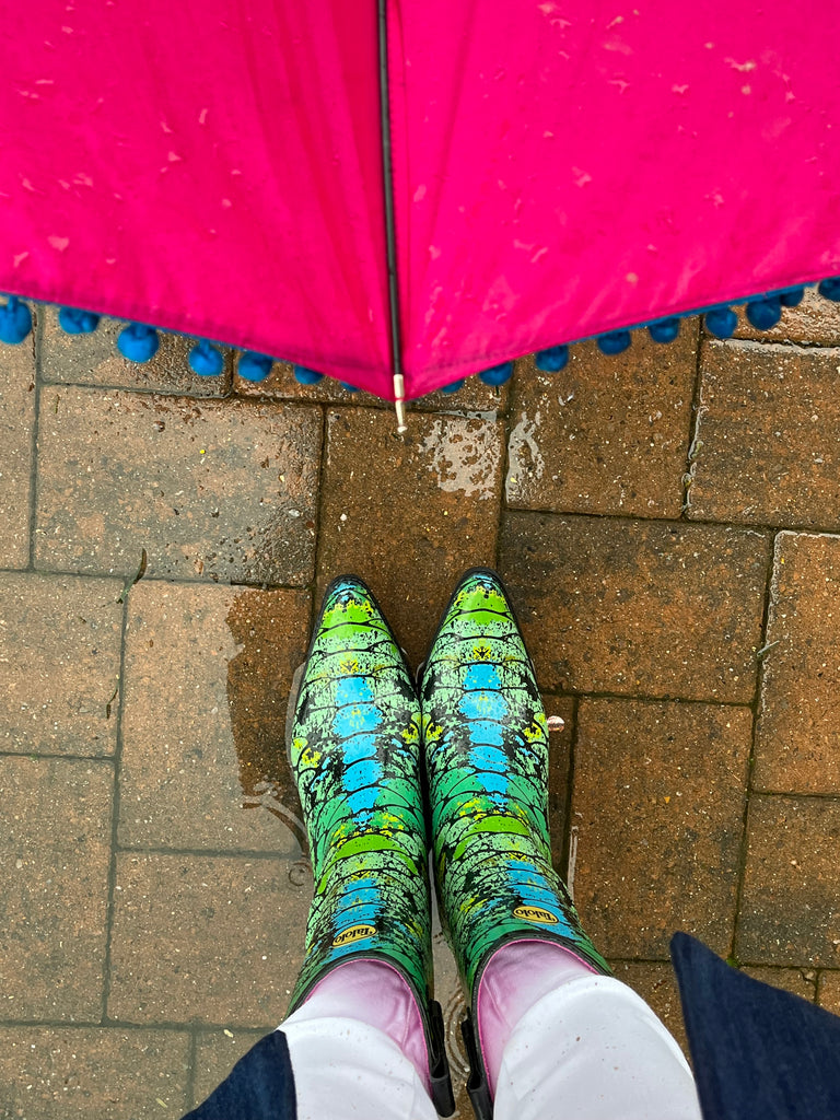 Make heads turn in in these utterly fabulous and exotic Talolo Women's Peacock green and blue pointed cowboy welly boots that have a 3cm heel and cut close to the leg for a flattering look. Lined for comfort.