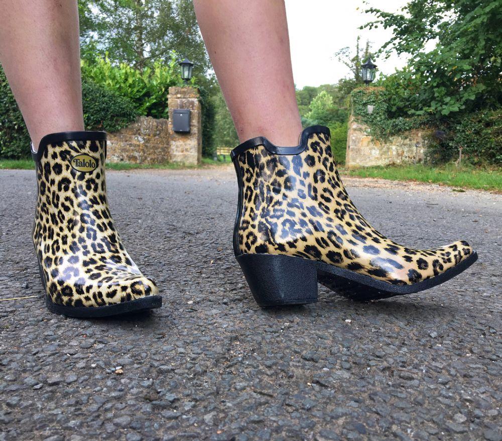 Effortlessly chic and sleek, these Talolo Women's Leopard print, pointed cowboy welly ankle boots have a 3cm heel and will compliment virtually any outfit. Lined for comfort