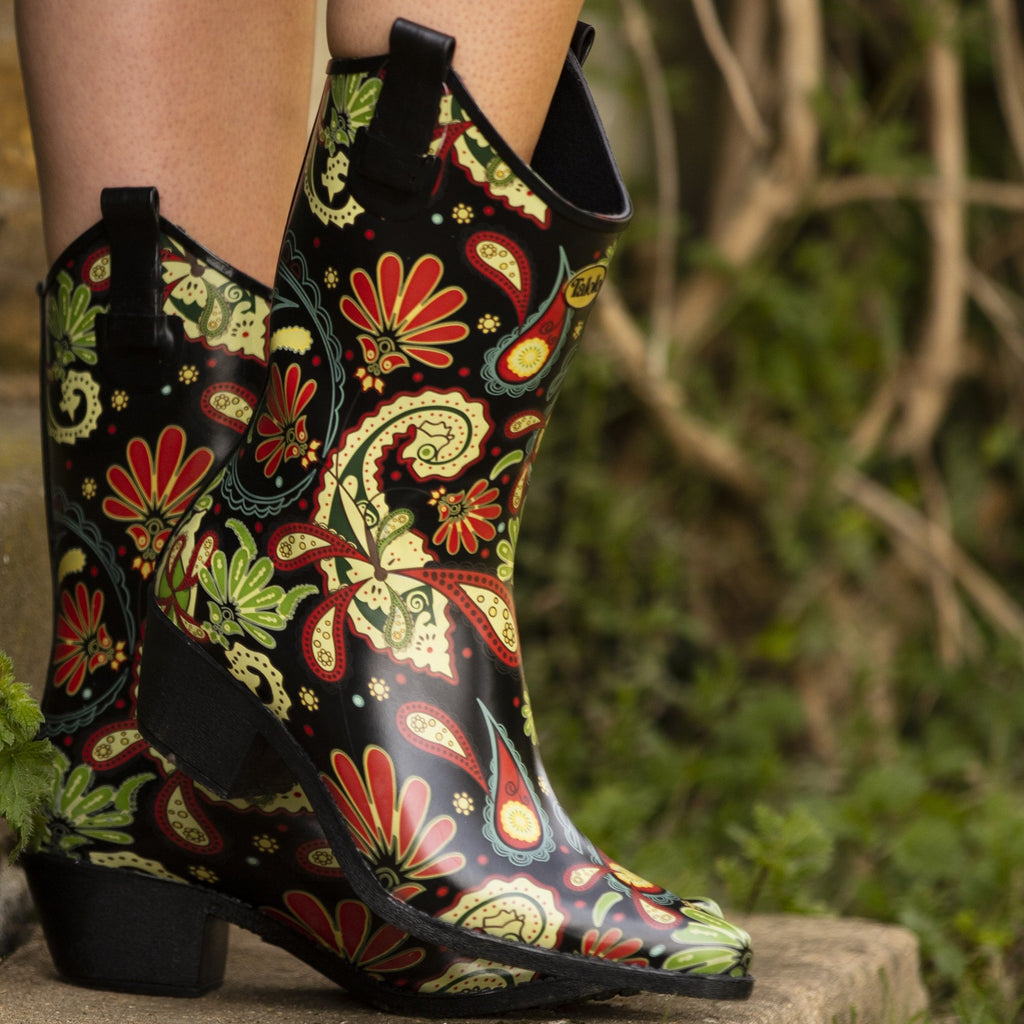 Totally bohemian with bright reds, greens and yellows, these Talolo Women's Paisley pointed cowboy welly boots have a 3cm heel and cut close to the leg for a flattering look. Will compliment virtually any outfit with this true vintage design. Lined for comfort