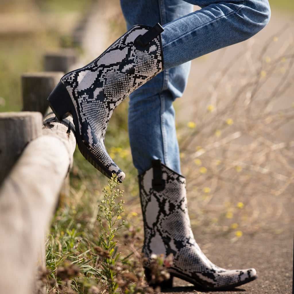 Chic and stylish, these Talolo Women's Bandy snake patterned black and white cowboy welly boots have a 3cm heel and will reach the middle of the calf. Cut close to the leg for a hot flattering look.  Lined for comfort.
